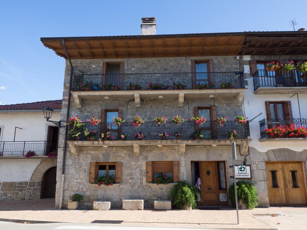 Casa Rural Martxoenea Landetxea Hotel Arruazu Exterior foto